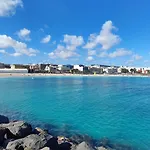 La Pinta Apartment, *