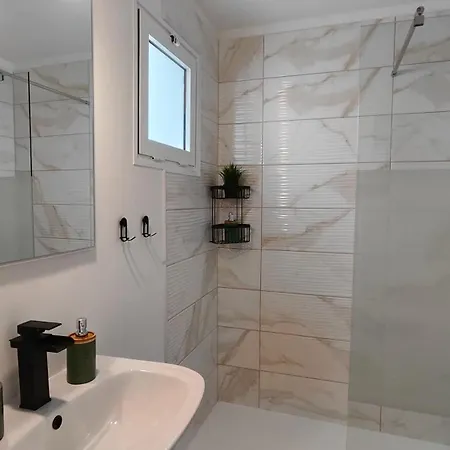 La Pinta Apartment, *